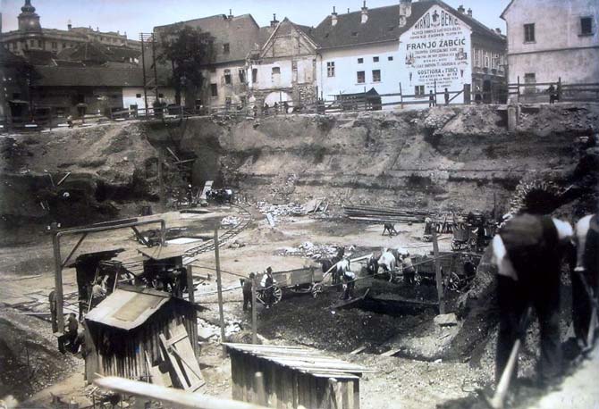 Dolac. Gradilište buduće tržnice 1926. godine. Vidi se ulaz u tunel prema Kaptolu (Foto Vladimir Horvat, MGZ) C